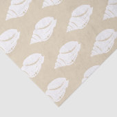 Kustwitte zeeschelpen en kuilen tissuepapier (Detail)