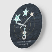 kustzee - monogram turquoise  grote klok (Hoek)