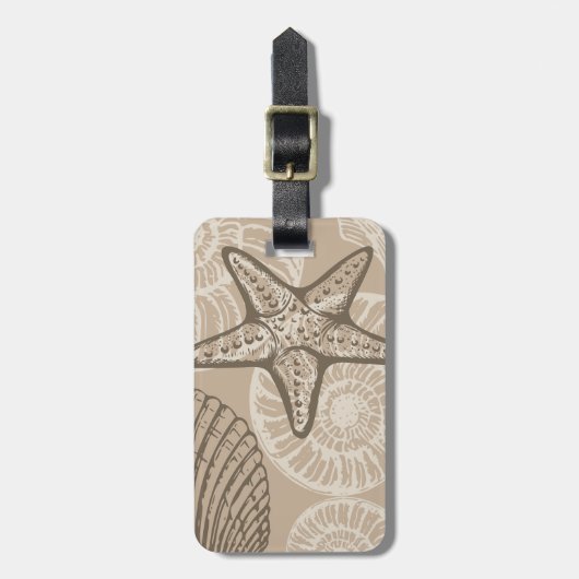 Kustzeesterren en schelpen in beige bagagelabel (Voorkant verticaal)