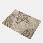 Kustzeesterren en schelpen in beige deurmat (Schuin)