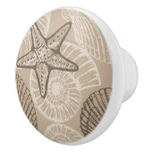 Kustzeesterren en schelpen in beige keramische knop (Rechts)