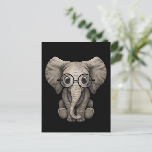 Kute Baby Elephant met leesbril Black Briefkaart (Staand voorkant)