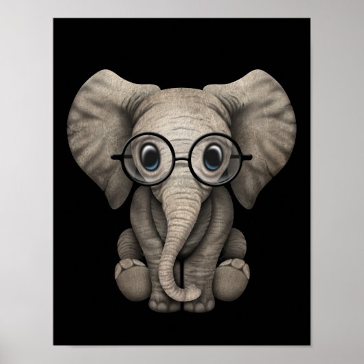 Kute Baby Elephant met leesbril Black Poster (Voorkant)