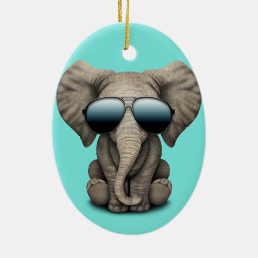 Kute Baby Elephant Wearing Sunbril Keramisch Ornament (Achterkant)