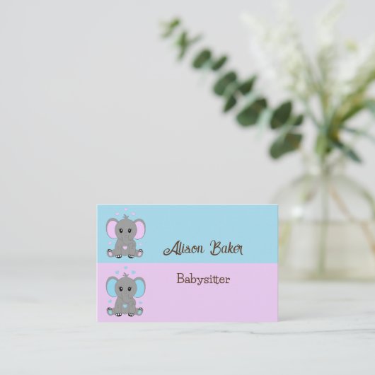 Kute baby-olifant in roze en blauw - babysitter visitekaartje (Staand voorkant)