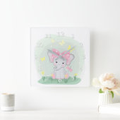  Kute baby olifant met een roze boog in een open r Vierkante Klok (Huis)