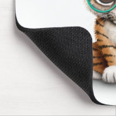 Kute Baby tijgerkuiken met bril op wit Muismat (Hoek)