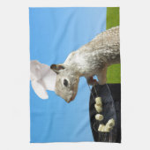 Kute BBQing Squirrel Theedoek (Verticaal)