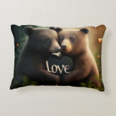 Kute beren in liefdesomhelzing accent kussen (Achterkant)