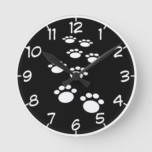 Kute Black en White Cartoon Pet Paw Trail Ronde Klok (Voorkant)