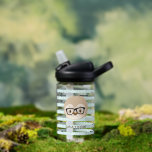 Kute blauwe strepen | Monogram Waterfles<br><div class="desc">Waterflessen met de naam van je kind! Ideaal voor kamp en school. Voeg uw douanetekst aan dit ontwerp toe door de "Edit this design sjabloon"vakjes op de rechterkant van het punt te gebruiken of de blauwe "Customize it"knoop te klikken om de tekst te schikken, de doopvonten en de kleuren te...</div>
