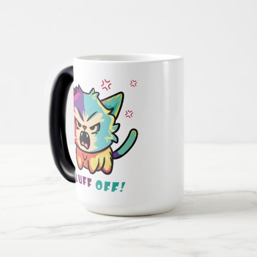 Kute boze kat die Fluff uitsloot. Magische Mok (Voorkant links)