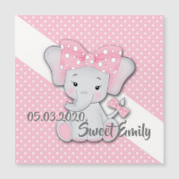 Kute cartoon baby olifant op een roze witte polka