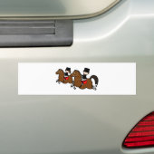 Kute cartoon boy girl die op paarden rijdt bumpersticker (Op auto)