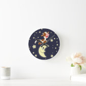 Kute Cartoon Cow die over de maan springt Ronde Klok (Huis)