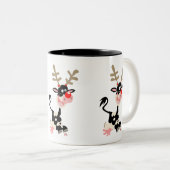 Kute Cartoon Koe Masquerading as Reindeer Tweekleurige Koffiemok (Voorkant rechts)