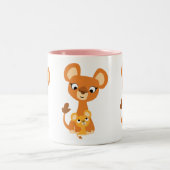 Kute Cartoon moeder leunt op verkliksel Tweekleurige Koffiemok (Center)