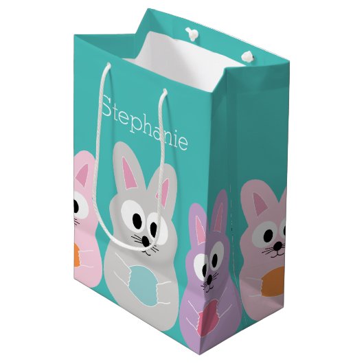 Kute Cartoon paashaas met aangepaste naam Medium Cadeauzakje (Voorkant Gekanteld)