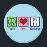 Kute Chef Peace Love Cooking Utensists Magneet<br><div class="desc">Peace Love Cooking. Een schattig geschenk voor een maaltijd met een vreugdeteken,  hart en kookgerei als een spatel en een wijsk.</div>