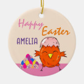 Kute Chick met paaskooi Happy Easter Keramisch Ornament (Voorkant)