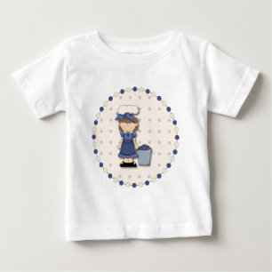 Kute country girl + emmer gevuld met blauwe bessen