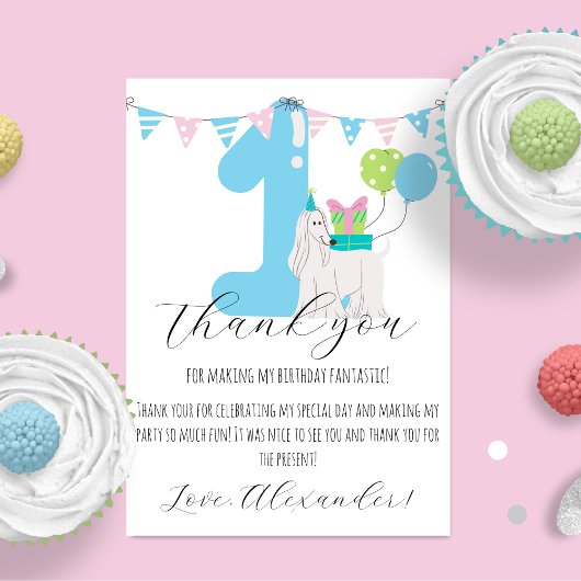 Kute dog naast blauw nummer één Eerste verjaardag Bedankkaart