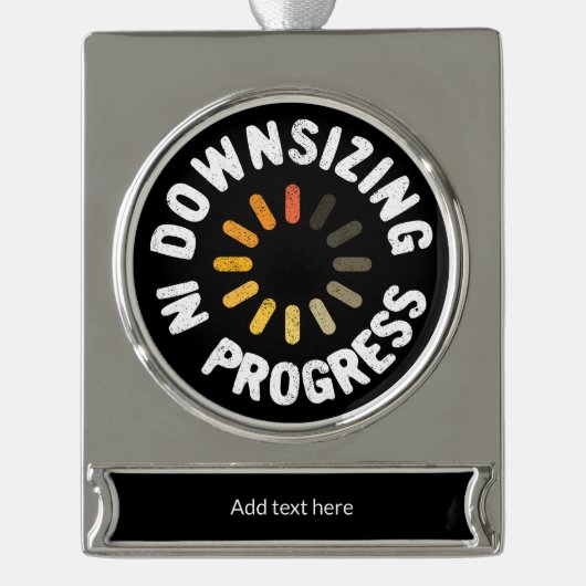 Kute downsizing in de kerstavond in Progress Verzilverd Banner Ornament (Voorkant)