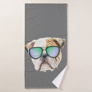 Kute engelse buldog met zonnebril, grappige puppy badhanddoek