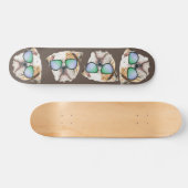 Kute engelse buldog met zonnebril, grappige puppy persoonlijk skateboard (Horizontaal)