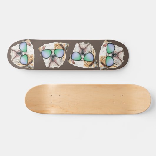 Kute engelse buldog met zonnebril, grappige puppy persoonlijk skateboard (Horizontaal)