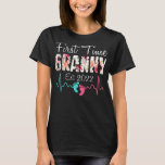 Kute Flower First Time Granny Birthday Mothers T-shirt<br><div class="desc">Kute Flower First Time Granny Birthday Moederdag Gift. Perfect gift voor je vader,  moeder,  papa,  mannen,  vrouwen,  vriend en familieleden op de dag van de Thanksgiving,  kerstdag,  Moederdag,  vaderdag,  4 juli,  1776 Onafhankelijke dag,  Veteranendag,  Halloween Dag,  Patrick's Day</div>