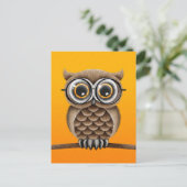Kute fluffy Brown Owl met leesbril, geel Briefkaart (Staand voorkant)