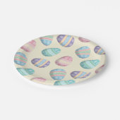 Kute gedecorreerde paaseieren op geel papieren bordje (Gekanteld)