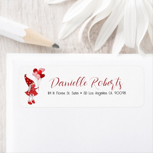 Kute girl gnome houdt hartballonnen vast etiket (Insitu)