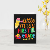 Kute Girl Little Miss First Grade Terug naar schoo Kaart (Gele Bloem)