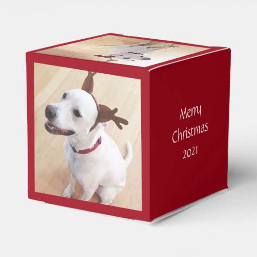 Kute glimlachende witte rendierhond kerstrood bedankdoosjes (Achterkant)