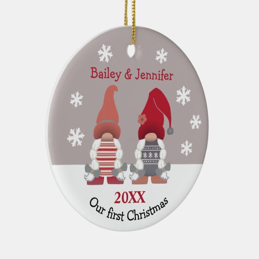 Kute Gnomen Ons eerste kerstrood roze grijs Keramisch Ornament (Rechts)