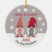 Kute Gnomen Ons eerste kerstrood roze grijs Keramisch Ornament (Voorkant)