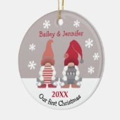 Kute Gnomen Ons eerste kerstrood roze grijs Keramisch Ornament (Links)