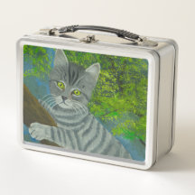 Kute Grey Stripe Green Eyed Cat Klim een Boom