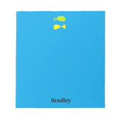 Kute groene en gele vissen op blauw notitieblok (Voorkant)