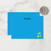 Kute groene en gele vissen op blauw notitiekaartje (Voorkant / Achterkant in situ)