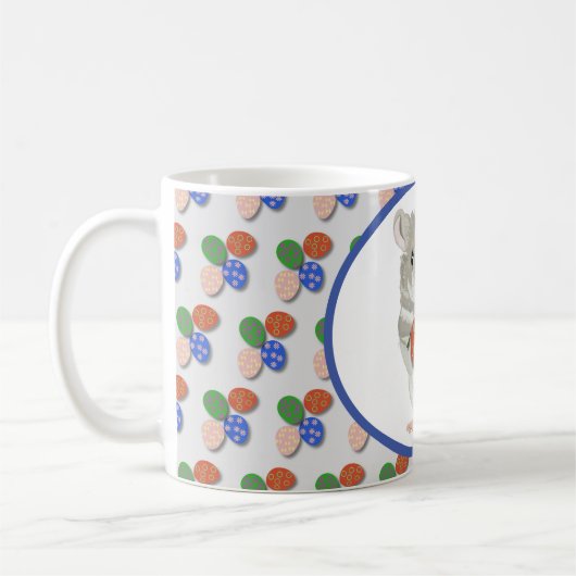 Kute hamster die een paaseieren houdt koffiemok (Links)