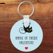 Kute Hang in daar Valentijn Hanging Black Cat Sleutelhanger (Voorkant)