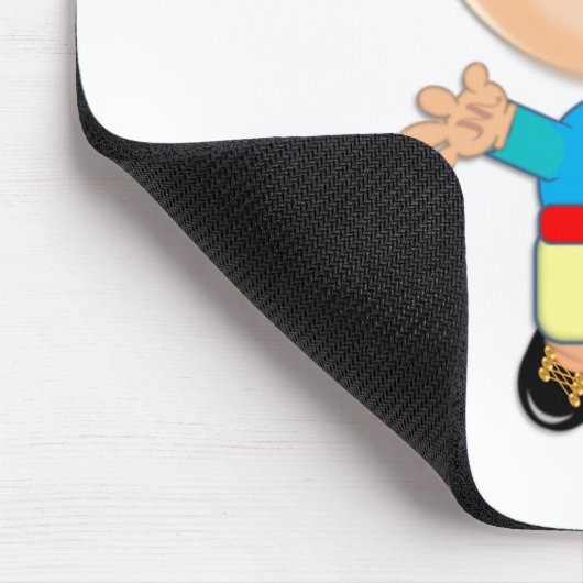 Kute happy baby elf in blauwe en gele kleren muismat (Hoek)