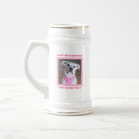 Kute Happy Dog met zigeunerige ogen, Birthday roze Bierpul (Links)