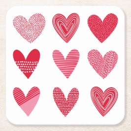 Kute harten in rood en roze kartonnen onderzetters