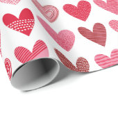 Kute harten in roze en rood op wit cadeaupapier (Rol Hoek)