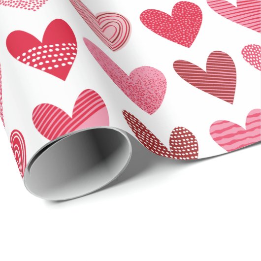 Kute harten in roze en rood op wit cadeaupapier (Rol Hoek)