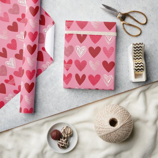 Kute harten in verschillende tinten roze cadeaupapier (Crafts)
